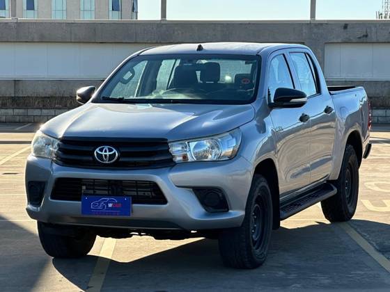 TOYOTA HILUX 2.8 STD 4X4 CD 16V DIESEL 4P MANUAL